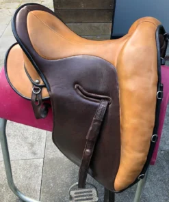 Signum Lotus 18.5″ Schoko/Natur Barocksattel