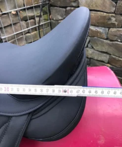 Sommer Tosca 17.5″ Schwarz Galaxy Glitzer Dressursattel [NEU]