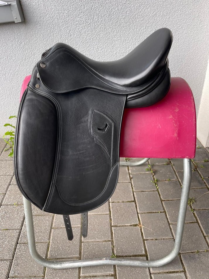 Tech 1 Dressursattel schwarz 17